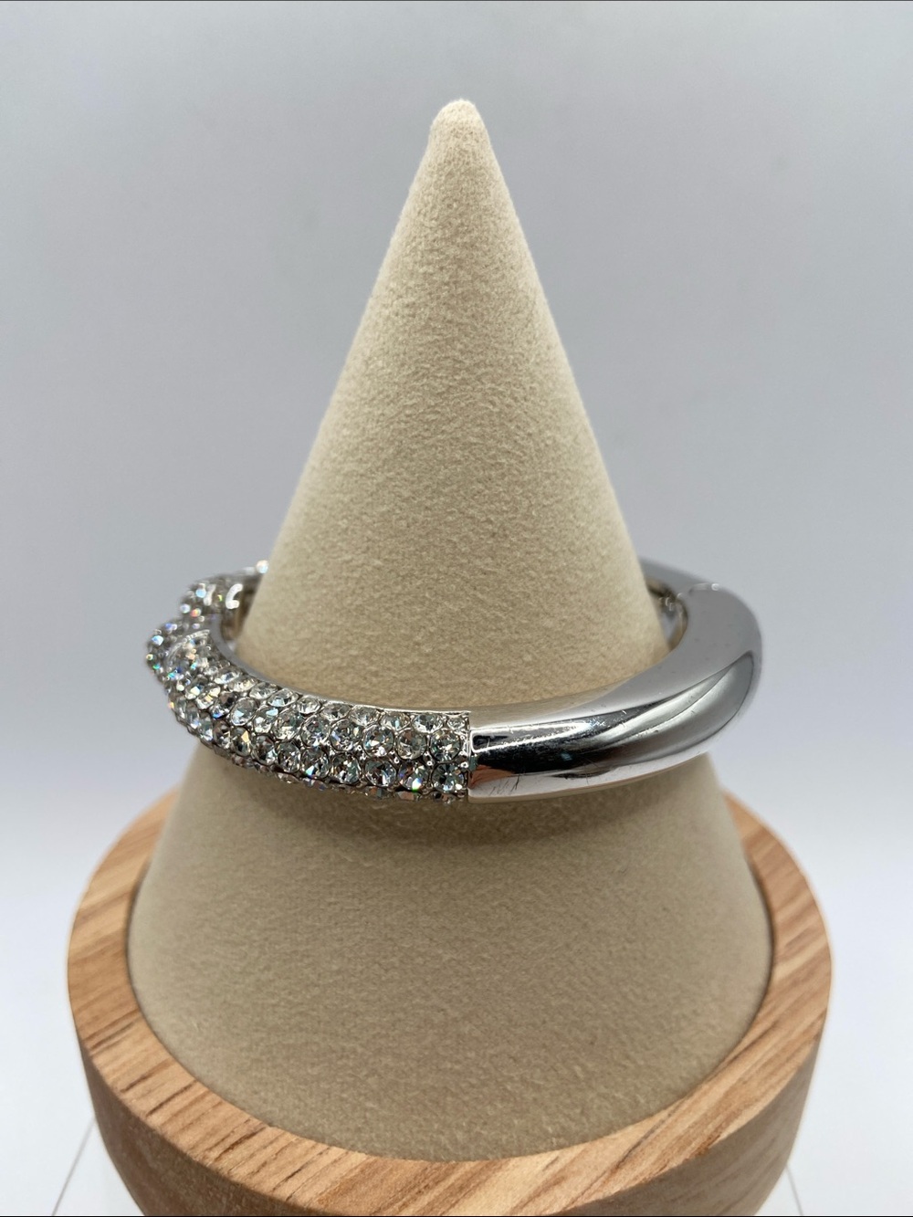 Joan Boyce Kissable Cuff Pave Crystal Hinged Cuff Bracelet Silver Tone Size M - Picture 3 of 8